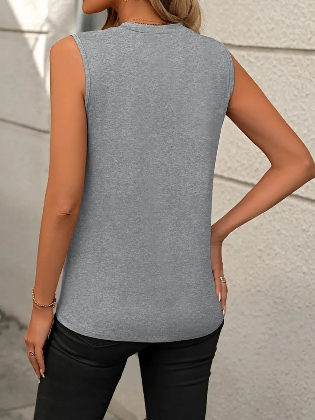 Round Neck Sleeveless Tank (S-2X)