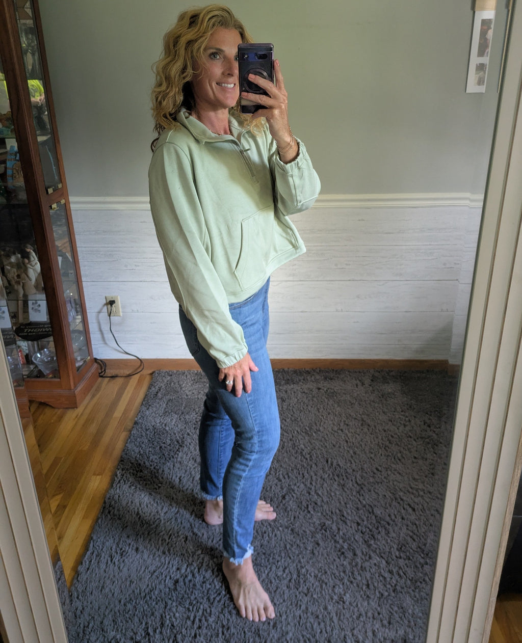 Cropped Pullover Sweatshirt (S-M-L)